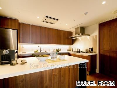 キッチン　※MODEL ROOM ※39階の同じ間取タイプを撮影。仕様が異なることがあります。