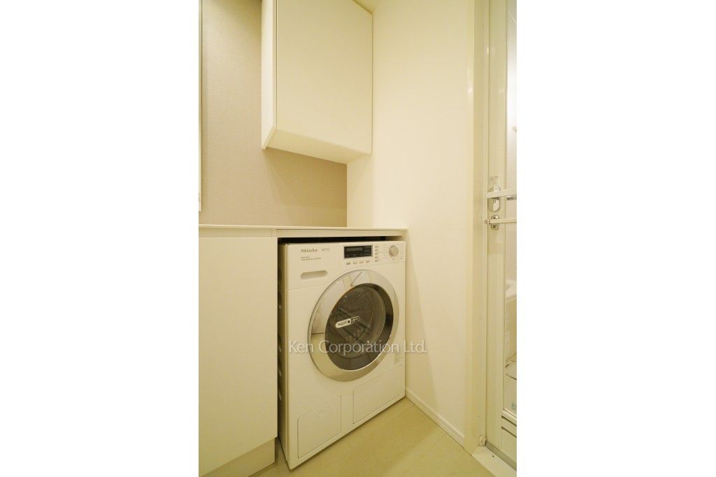 洗濯乾燥機 ※6階の同じ間取タイプを撮影。仕様が異なることがあります。