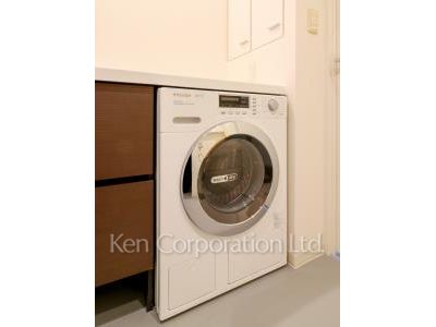 洗濯乾燥機 ※7階の同じ間取タイプを撮影。仕様が異なることがあります。
