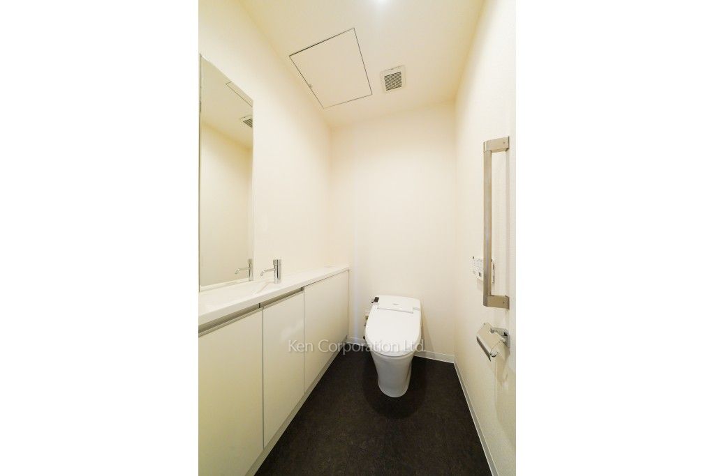 トイレ ※28階の同じ間取タイプを撮影。仕様が異なることがあります。