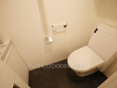 トイレ ※3階の同じ間取タイプを撮影。仕様が異なることがあります。