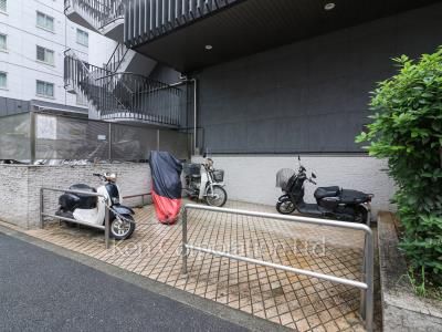 赤坂レジデンシャルホテルの写真 バイク置き場