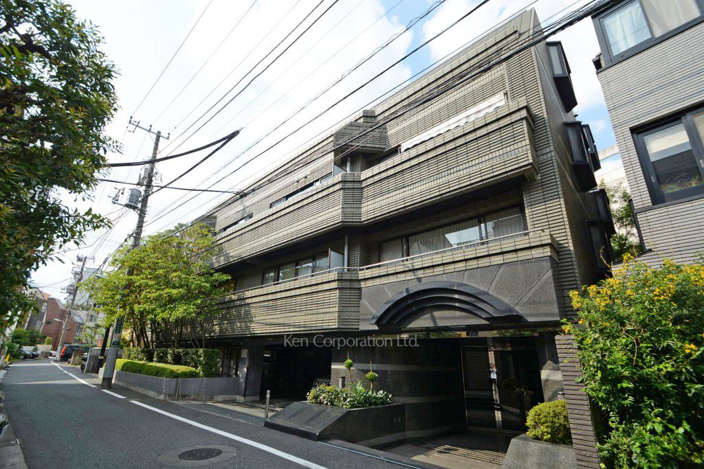 コンフォール南青山の写真 外観ひき