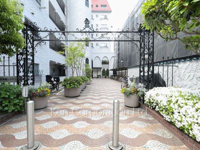 秀和青南レジデンスの写真外観より