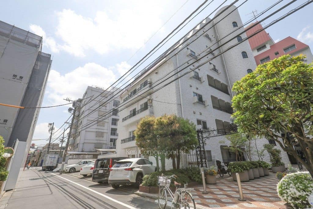 秀和青南レジデンスの写真前面道路