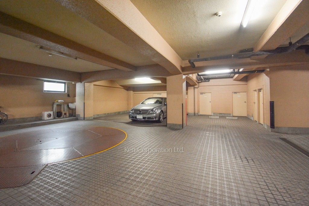四番町ホームズの写真  駐車場