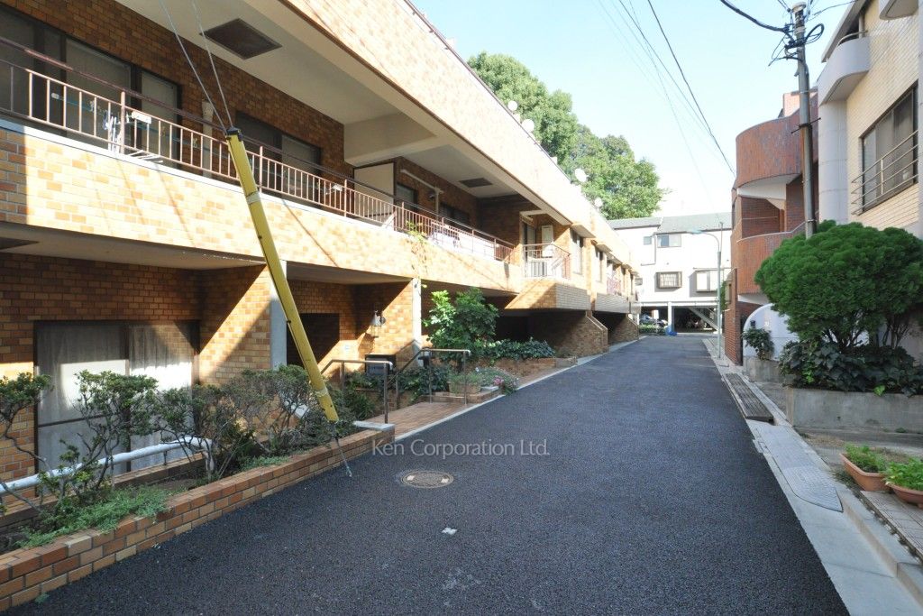 シャンボール南麻布の写真 前面道路