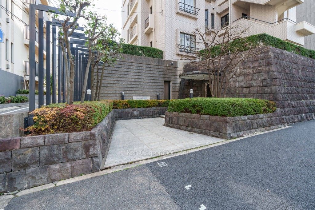 プレスティージュ都立大学の写真 外観より