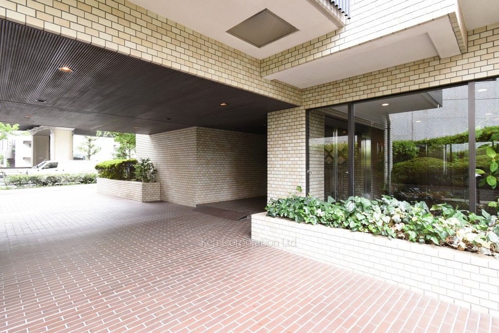 南青山パークマンションの写真 外観より