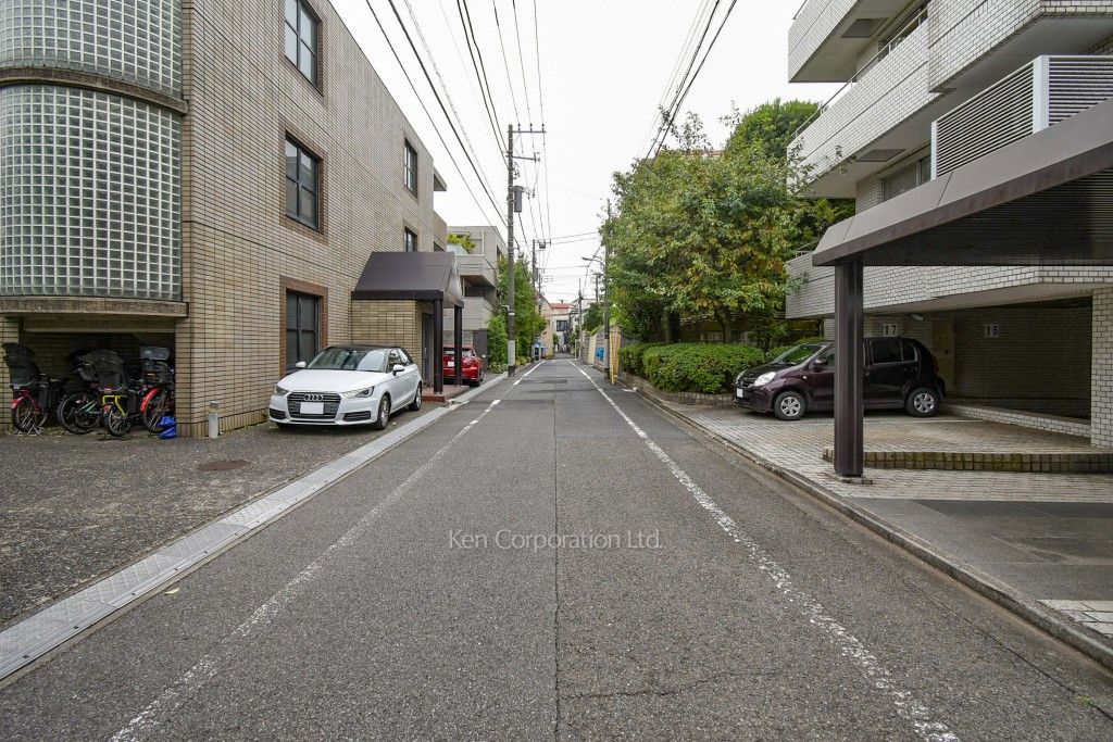 元代々木フラッツの写真 前面道路