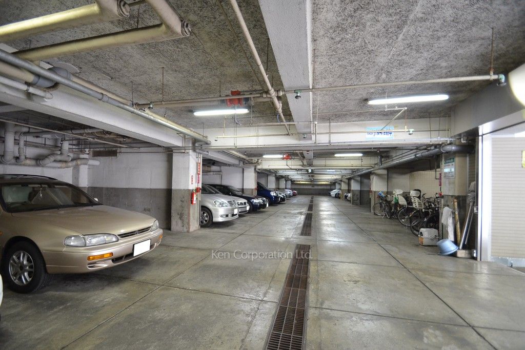麹町サニーマンションの写真 駐車場