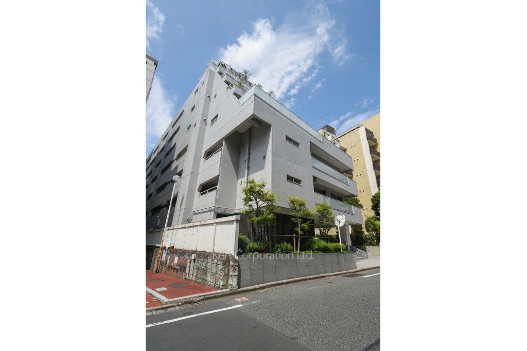 麹町サニーマンションの写真 外観ひき