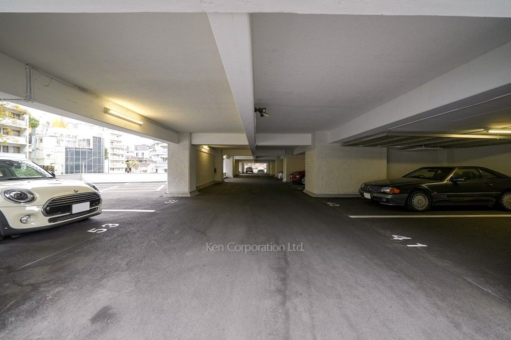 白金第一マンションズの写真 駐車場