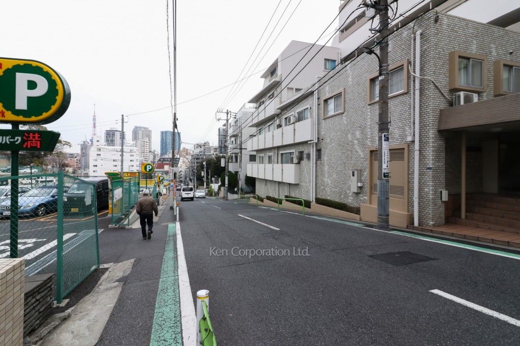 ハイネス南麻布の写真 前面道路