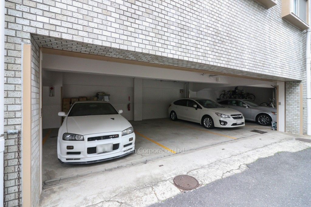 ハイネス南麻布の写真 駐車場