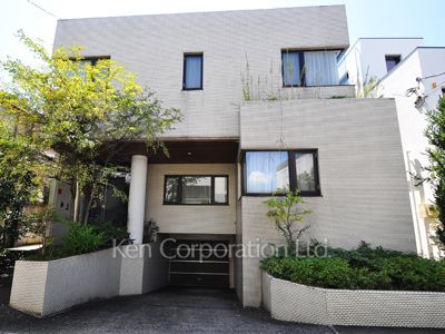 諏訪山マンションの写真 外観ひき