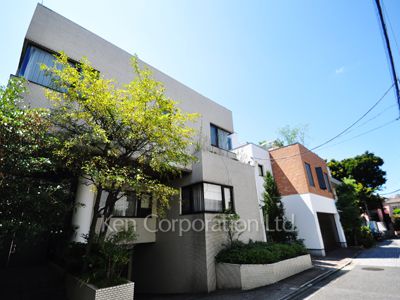 諏訪山マンションの写真 外観ひき