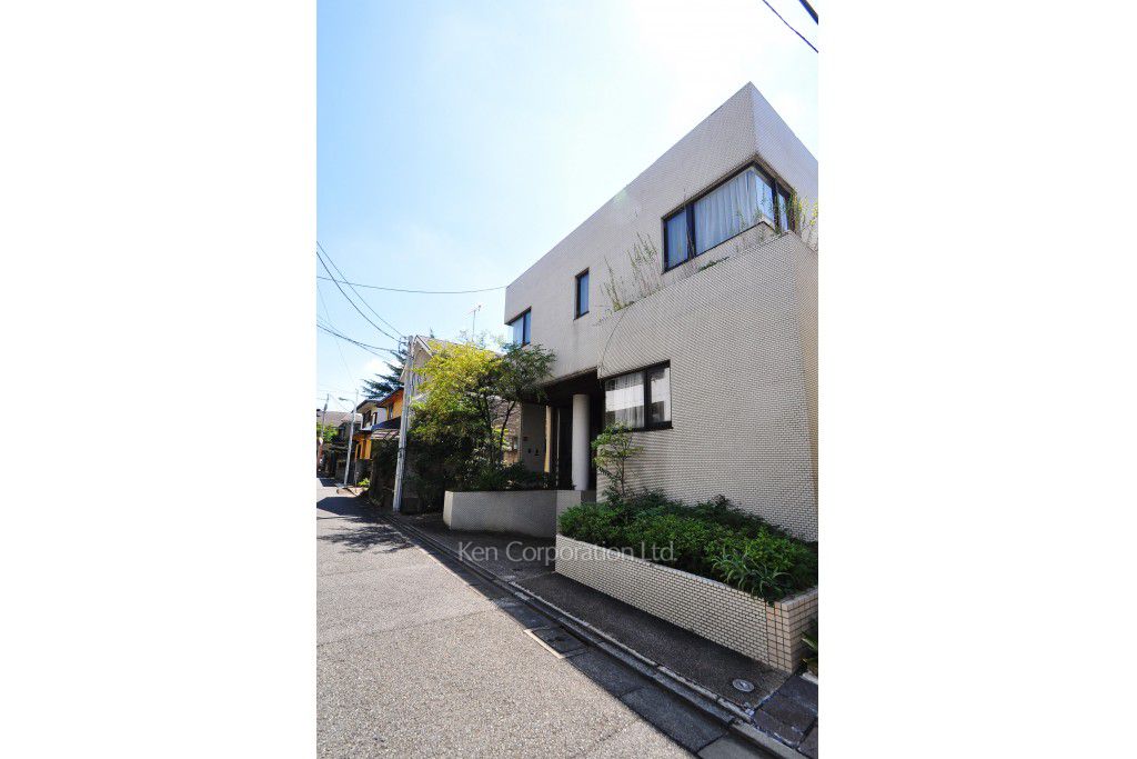 諏訪山マンションの写真 外観ひき