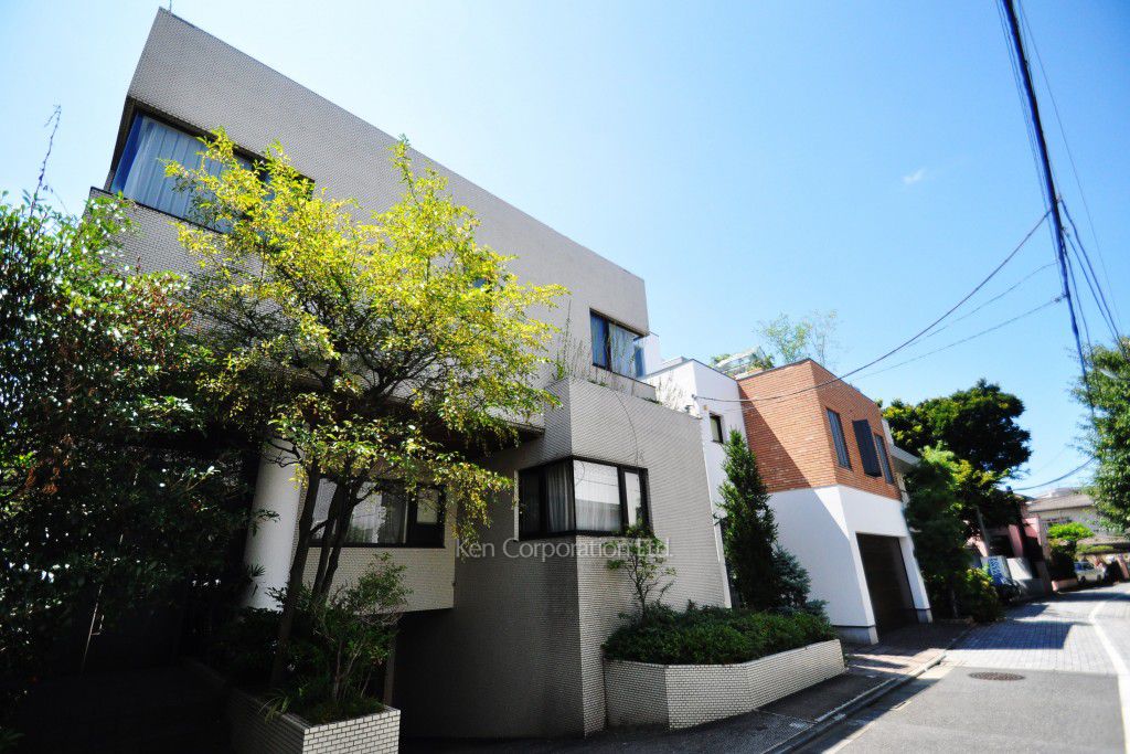 諏訪山マンションの写真 外観ひき