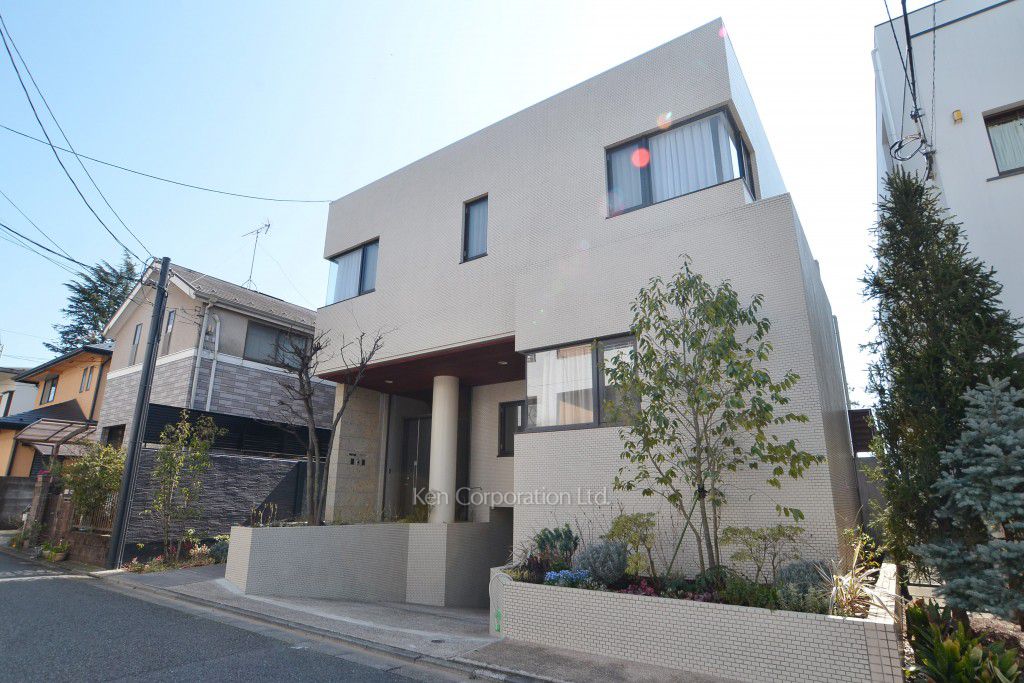 諏訪山マンションの写真 外観ひき