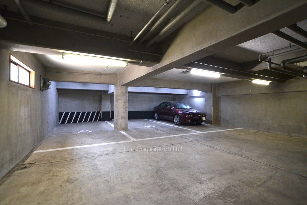 諏訪山マンションの写真 駐車場
