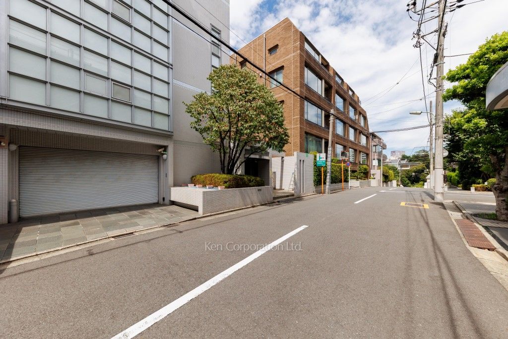 テラス花房山の写真 前面道路