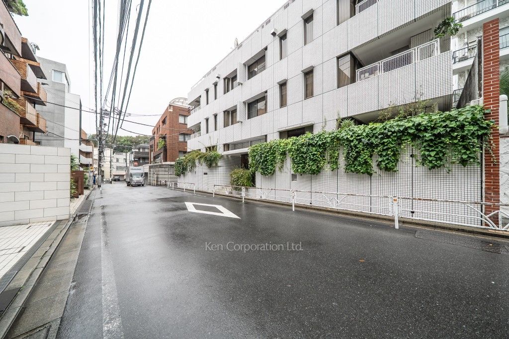 原宿ハウスの写真  前面道路
