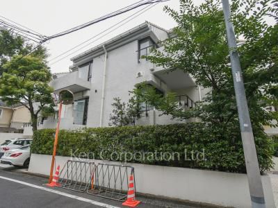 西麻布ロイヤルマンションの写真 外観ひき