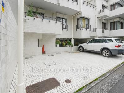 西麻布ロイヤルマンションの写真 駐車場