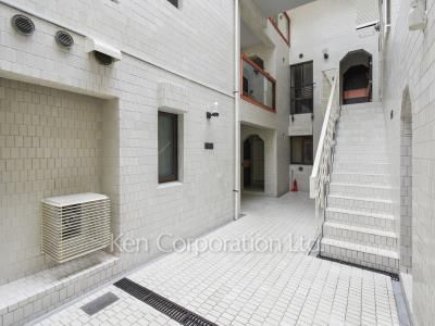 西麻布ロイヤルマンションの写真 共用廊下