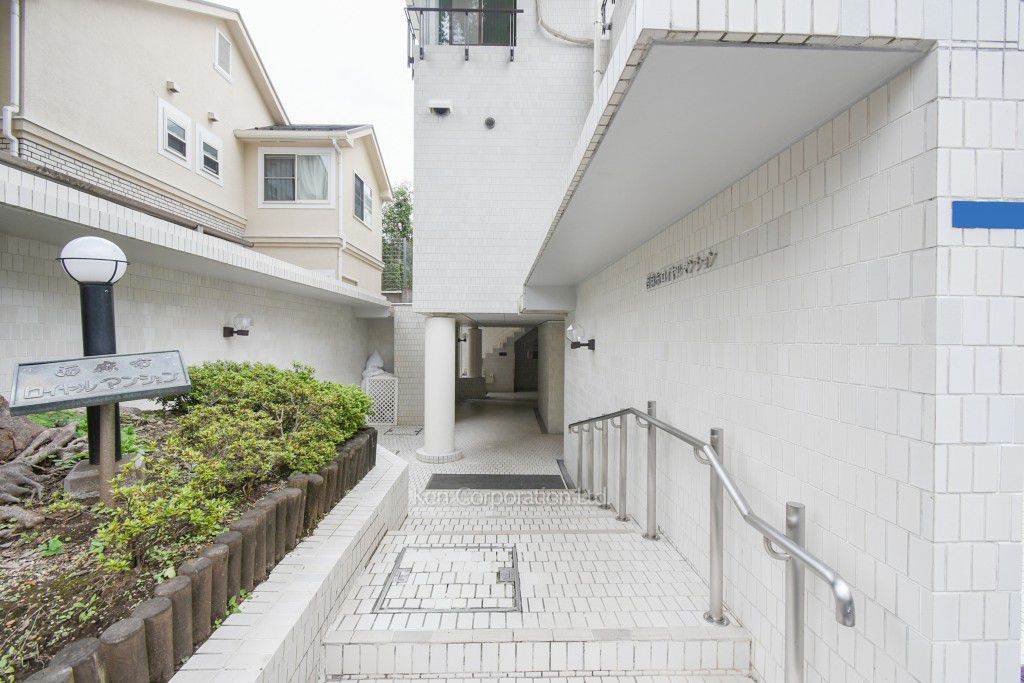 西麻布ロイヤルマンションの写真 外観より
