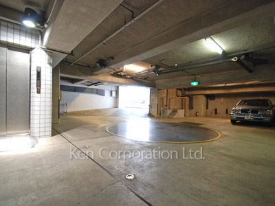 赤坂ホームズの写真 駐車場