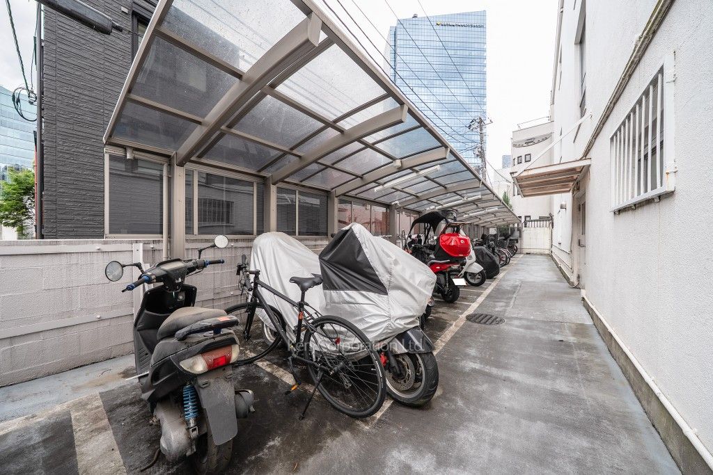 秀和六本木レジデンスの写真  バイク置き場