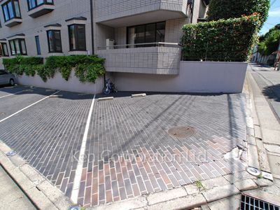 Aフラットの写真 駐車場