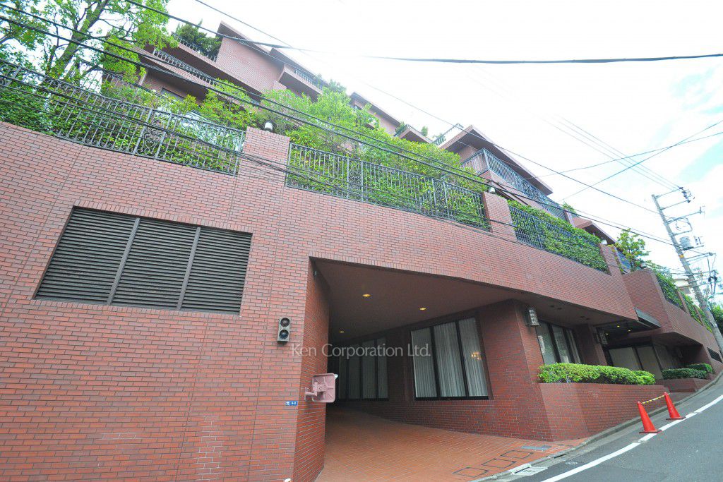 ドムス元麻布 西館の写真 外観ひき