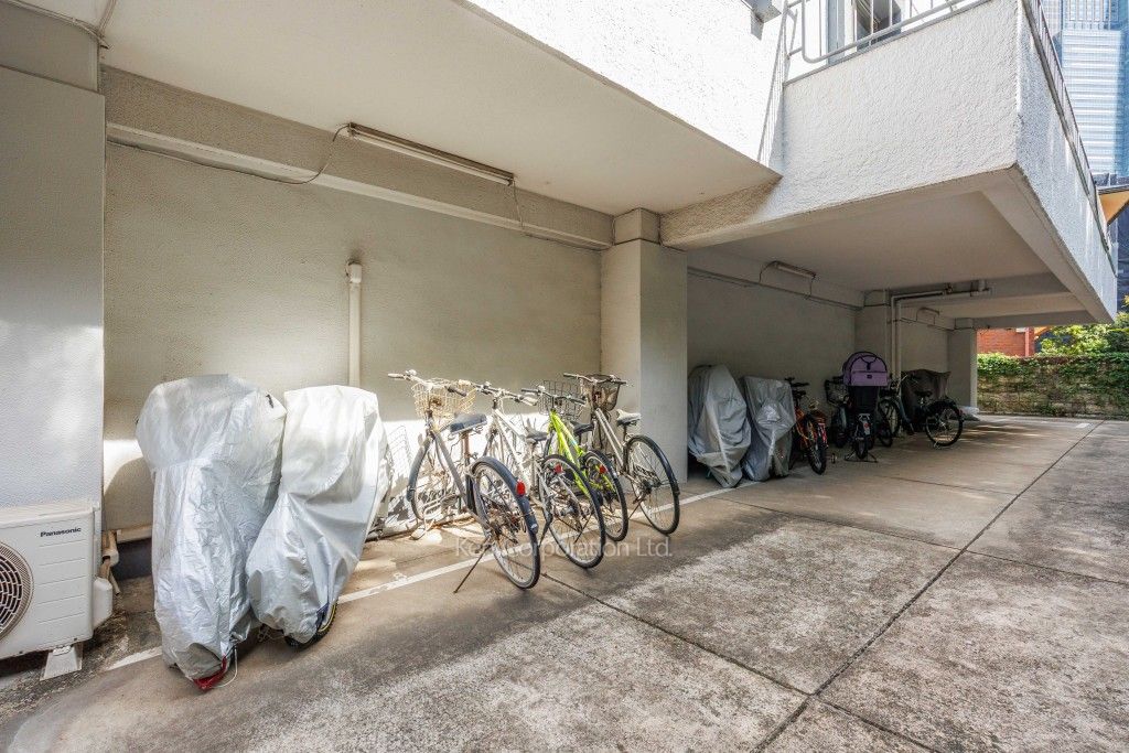 ファミール六本木の写真 駐輪場