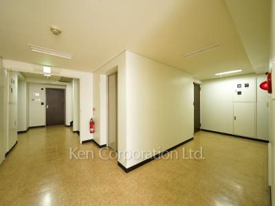 イトーピア信濃町マンションの写真 共用廊下