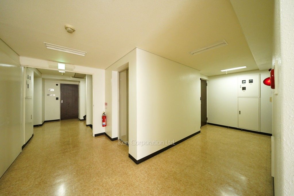 イトーピア信濃町マンションの写真 共用廊下