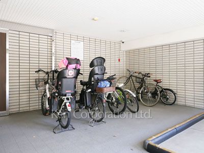 ロイヤルハウス都立大学の写真 駐輪場