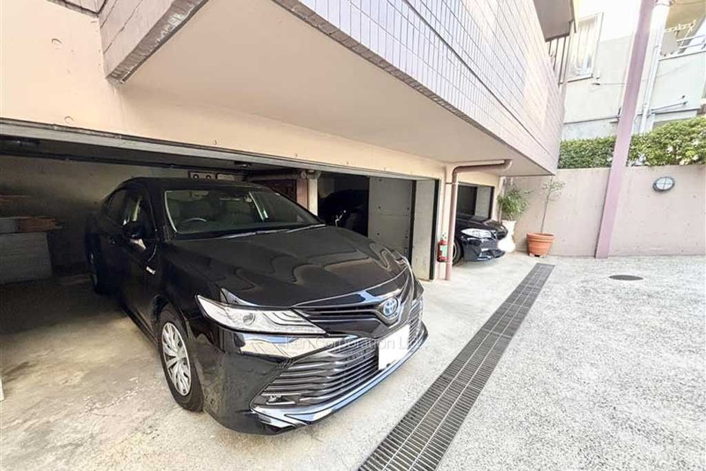 レジデンス東山の写真 駐車場