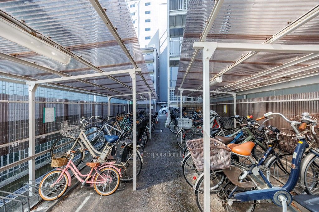 ドミール五番町の写真 駐輪場