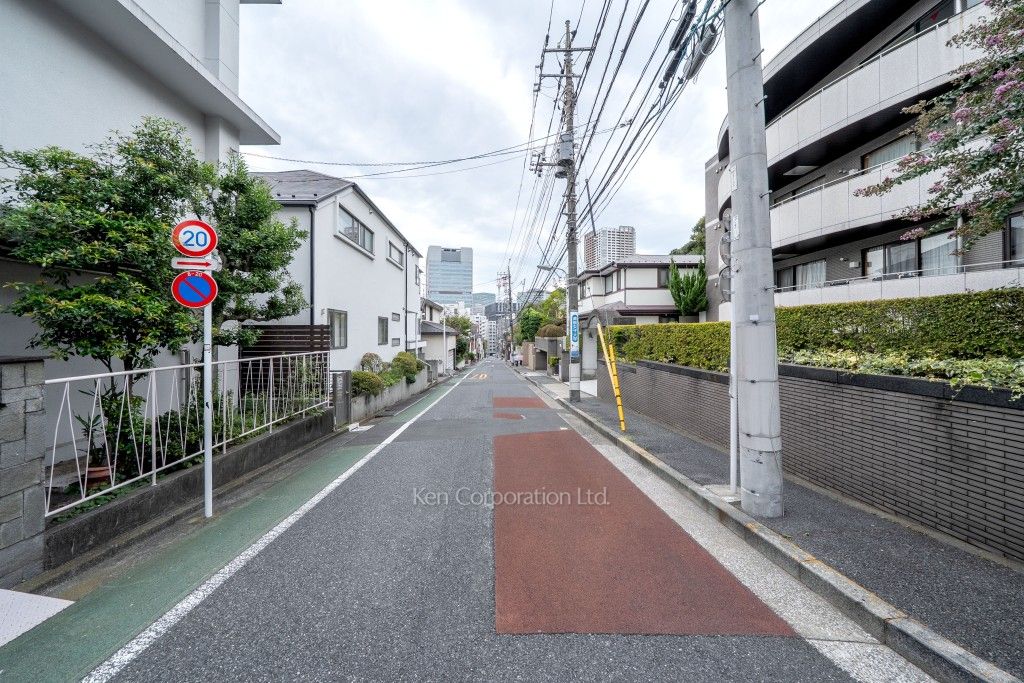吉田マンションの写真  前面道路