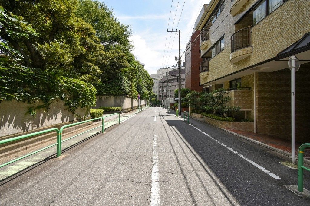 エクレール一番町の写真 前面道路
