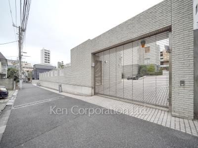 南青山高樹町パークマンションの写真 前面道路