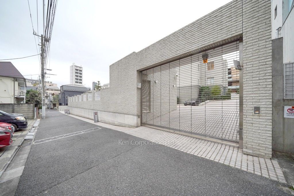 南青山高樹町パークマンションの写真 前面道路