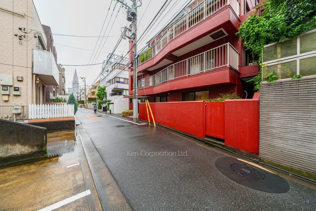 グリーンパーク原宿の写真 前面道路