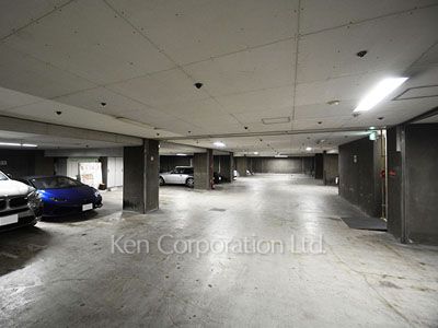 綱町ホームズの写真 駐車場