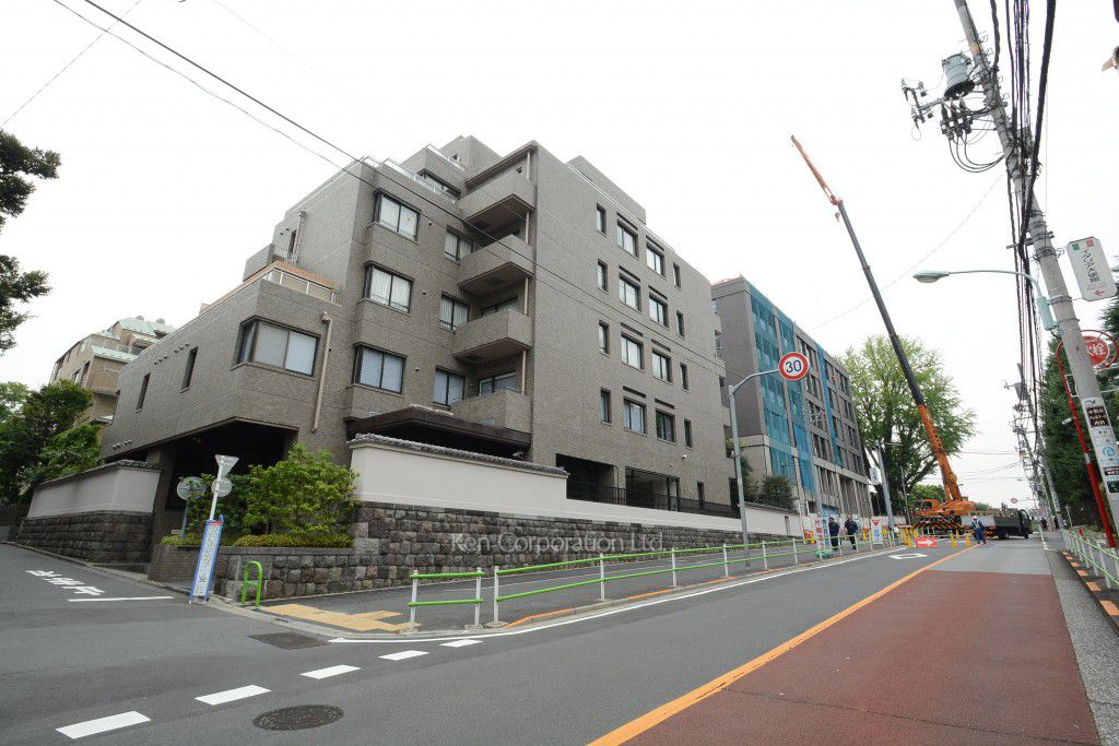 綱町ホームズの写真 外観ひき