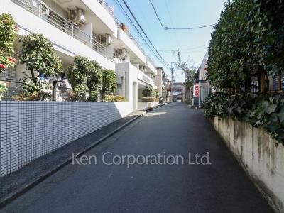 グローリア初穂西早稲田の写真 前面道路