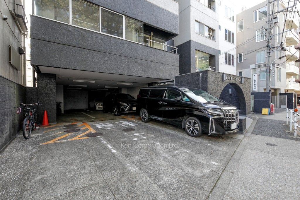 麻布第一コーポの写真 駐車場